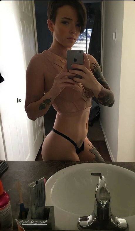 Indi Rossi erotische erwachsene galerie