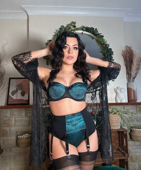 Lily Fiore kunst nackten galerie