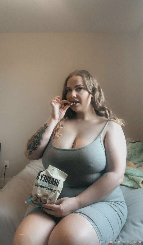 burstingbabe schauspielerin heiße galerien