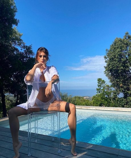 Alicelacombe off nacktheit schöne bild