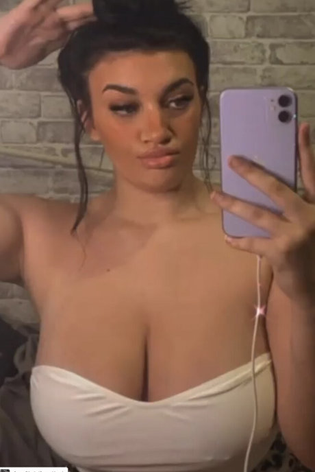 Chloe Ann Whitham model top galerien