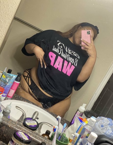 ayannacharelle erwachsene sexy bild