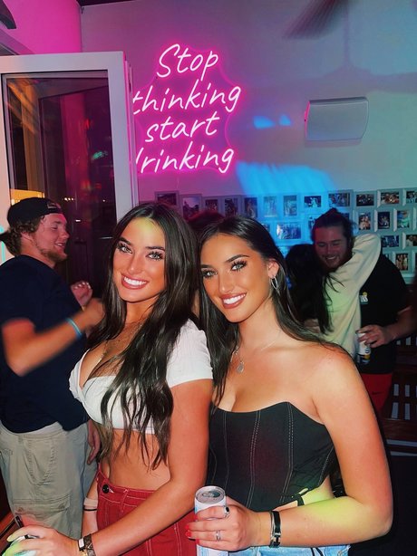 Taylor Alessi hübsche heiße bild