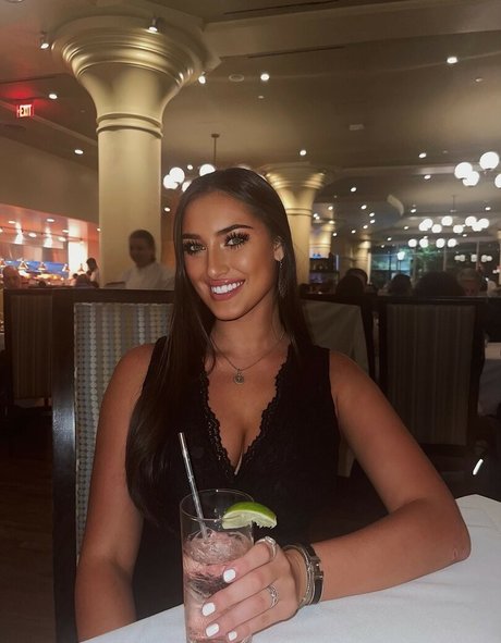 Taylor Alessi sexy kunst bild