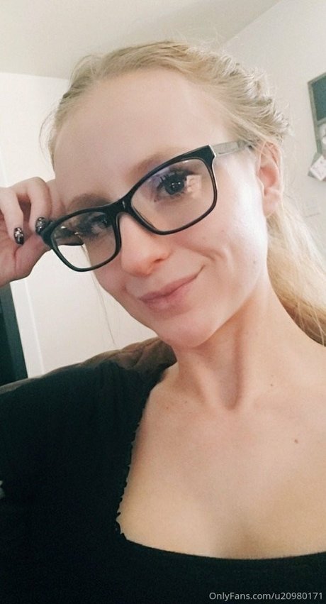 Elle Dainty nackt pornostar galerien