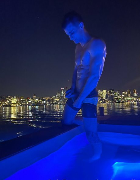 kaydengodly model erwachsene bild