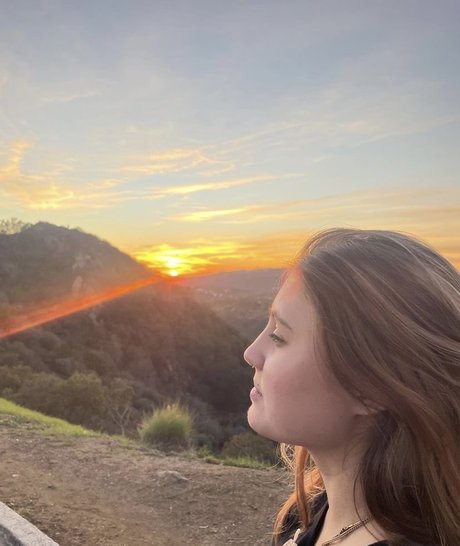 Lia Marie Johnson exklusive erwachsene bild