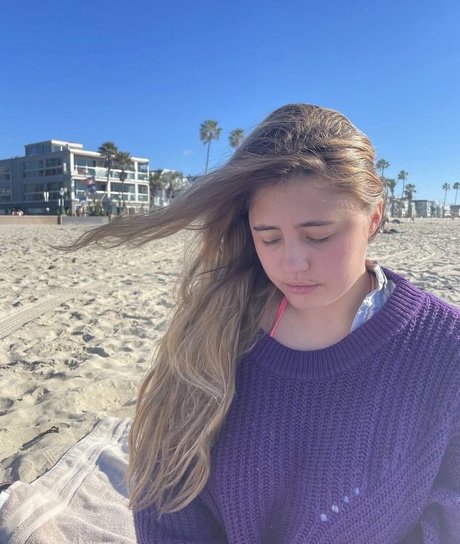 Lia Marie Johnson heiße kunst bilder