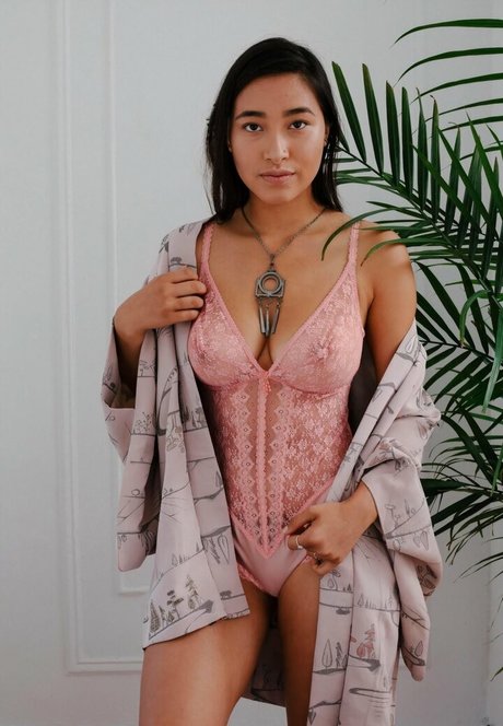 Hitomi Mochizuki kunst nackte bilder