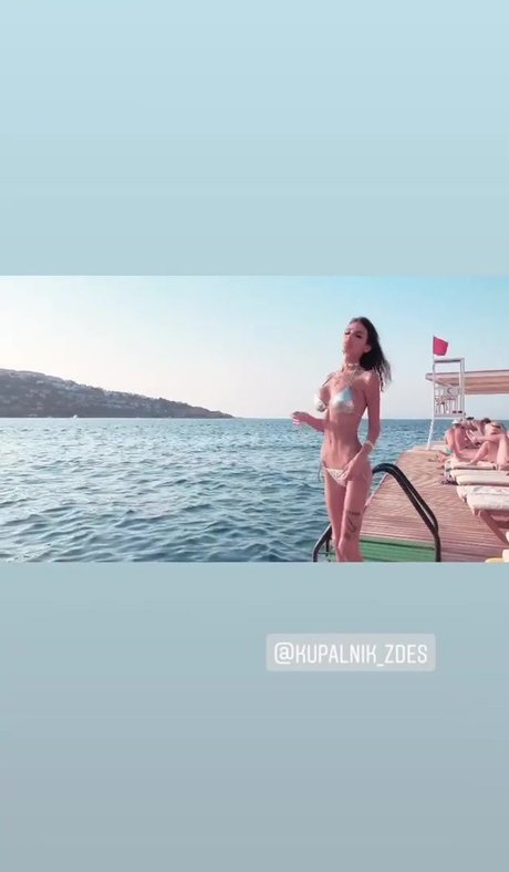 Caroline Queen model porno galerie