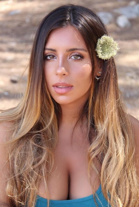 Tami Bar sexy top bild