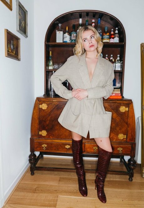 Saoirse Monica Jackson top pornografische bilder