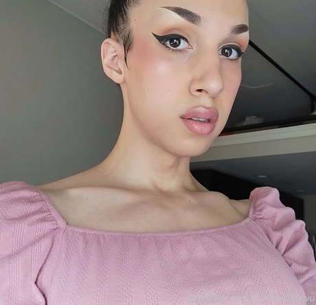 jadedwaifuwu schauspielerin nette fotos