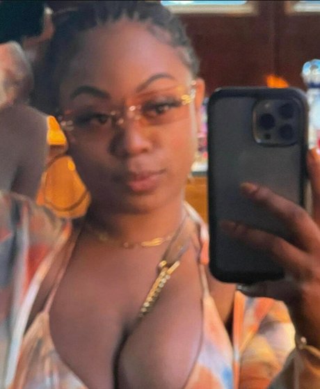 Dee Dee Davis hübsche porno bild