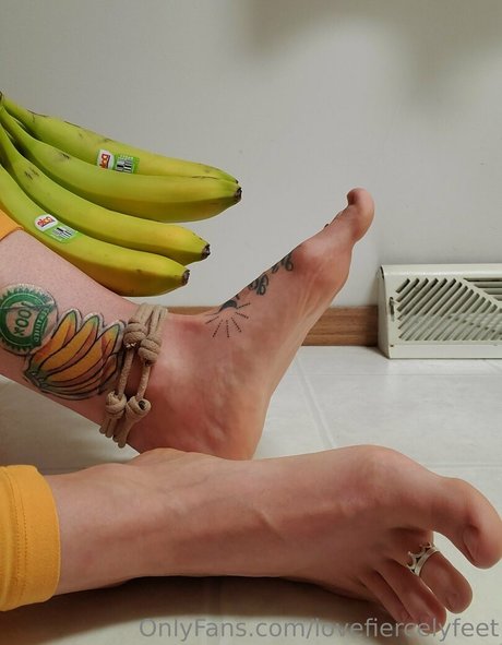 lovefiercelyfeet pornostar hübsche bild