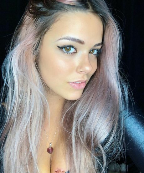 Caro Nigro sexy top fotos