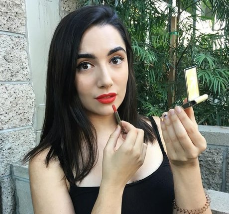 Safiya Nygaard sexy hd bild