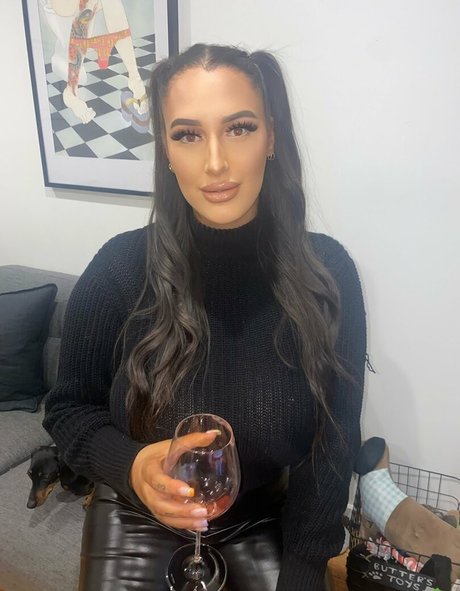 oma onlyfans hübsche nackten bild