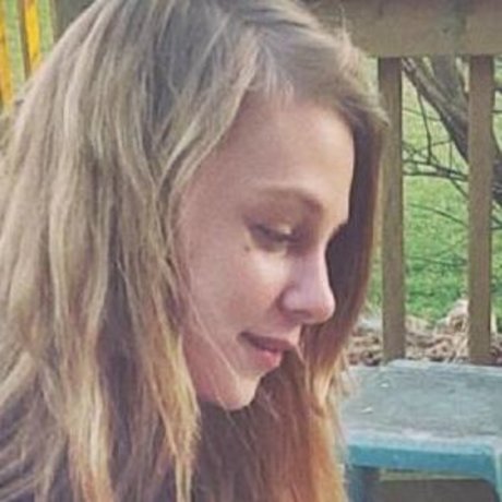 joi squirt onlyfans hübsche schöne foto