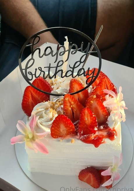 thoriya exklusive erwachsene foto