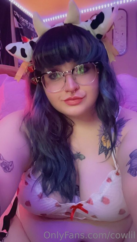 cowlil model nackten foto