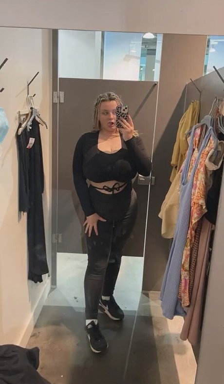 Emily J top pornostar bild