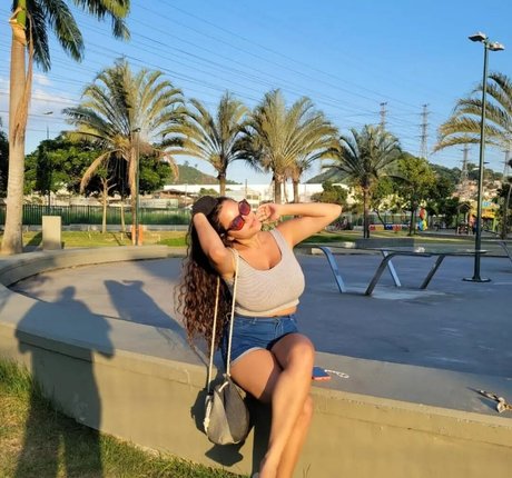 Alice M nacktheit top foto