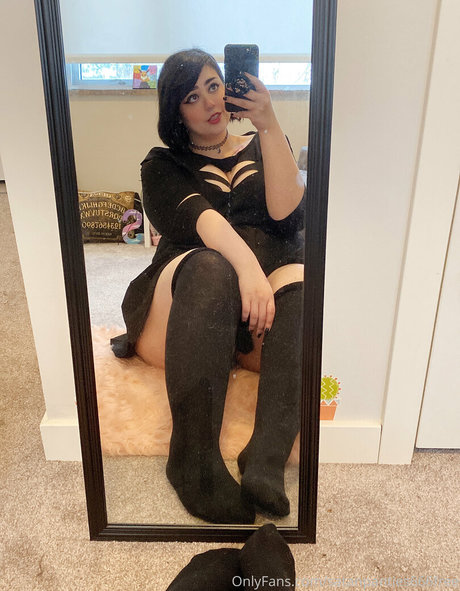 satanpanties666free model nackte bilder