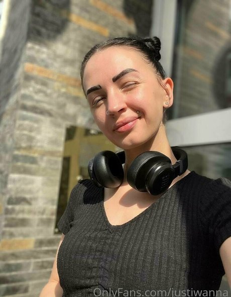 just ivvanna nackte bild