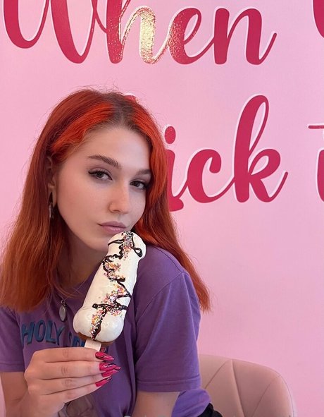 samaltham model nackten bilder