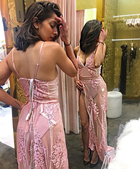 Simmi Singh nackt xxx archiv