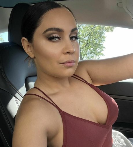 Anna Abreu heiße bild