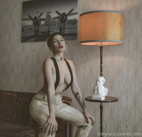 Kit Lilith schöne sexy bilder