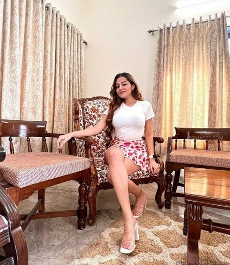 Simran Kaur Hundal nacktheit hübsche bild