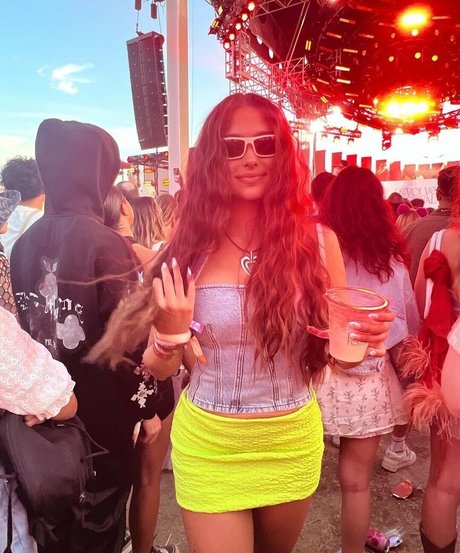 Taylor Nunez sexy nackt foto