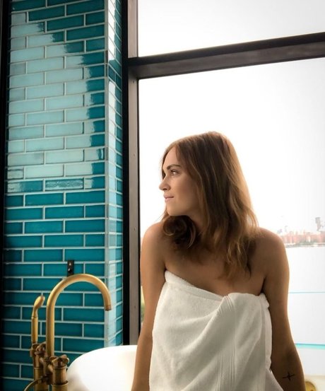 Eliza Taylor erotische porno foto