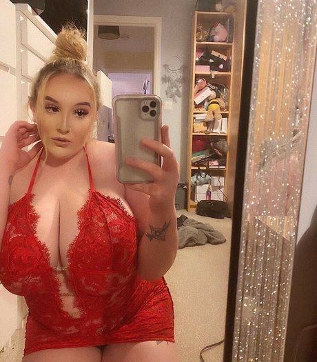 Emily Gillick erwachsene akt archiv