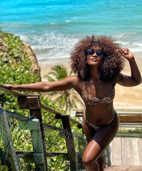 Erika Januza hd nette fotos