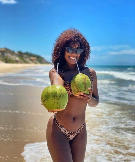 Erika Januza hd freie fotos