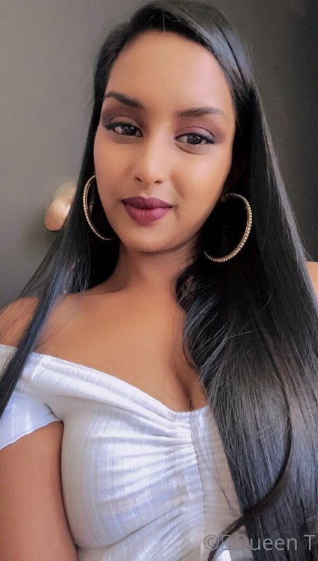 thequeentrish pornostar erwachsene bild