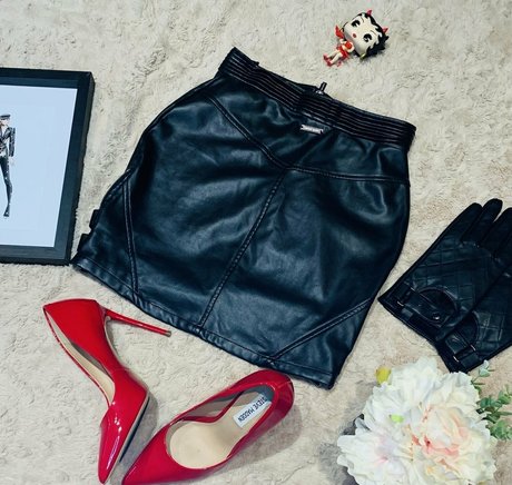 thequeentrish model nackten fotos