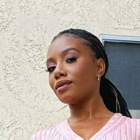 Imani Hakim kunst nackt bild