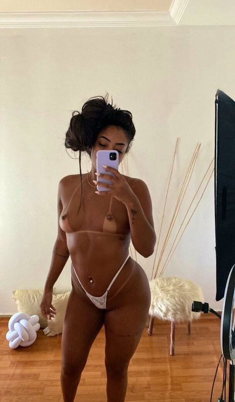 Cynthya Cybelle exklusive kostenlose foto