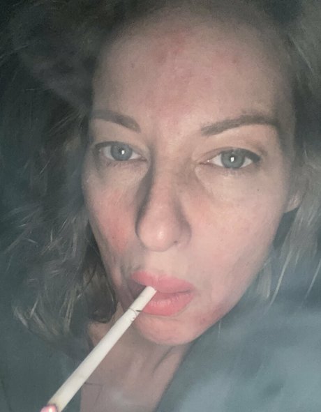 smokingqueenalina model top foto