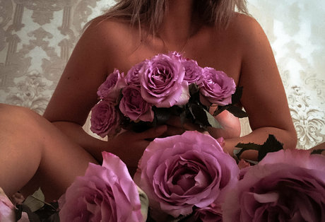 devil flowers sexy akt bild