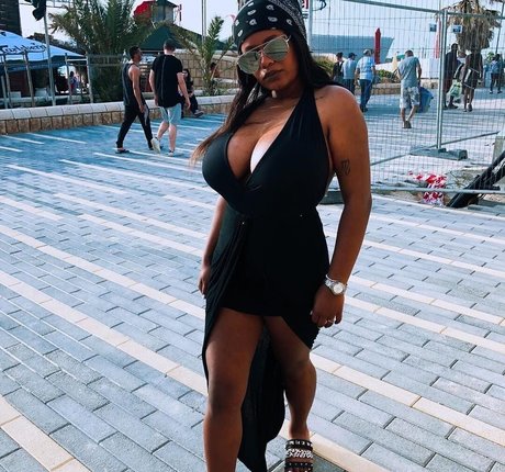 lesbische verführung onlyfans kunst nackten foto