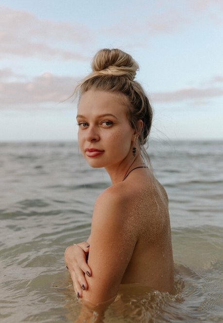 freyaannerayy erotische nackte fotos