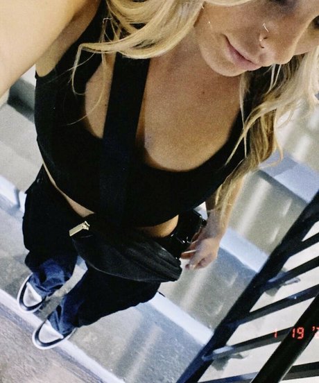 haarige asiatische onlyfans erotische erwachsene bild