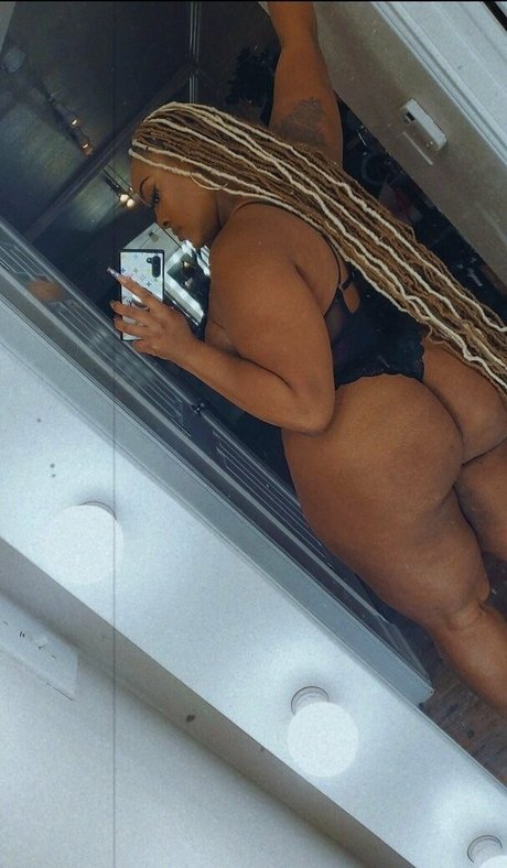 fineapple diva model nackt foto