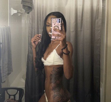 Girl Gamer Chas freie nackt archiv